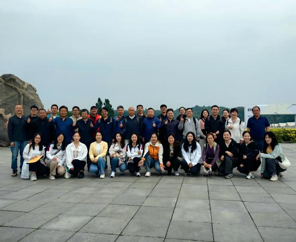 躍動春光，共赴夏至 ——中國農(nóng)墾經(jīng)濟發(fā)展中心組織開展春游暨職工健步走活動